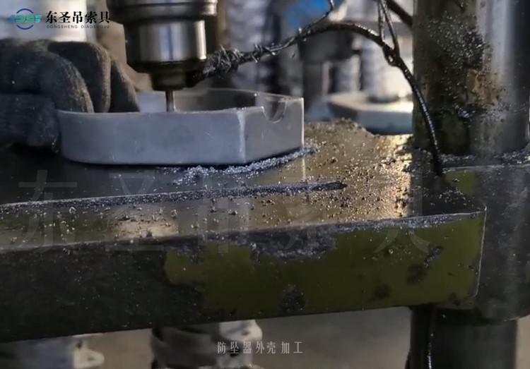 通過高空作業(yè)人體防墜器表面情況對(duì)其做一個(gè)基本的質(zhì)量判斷
