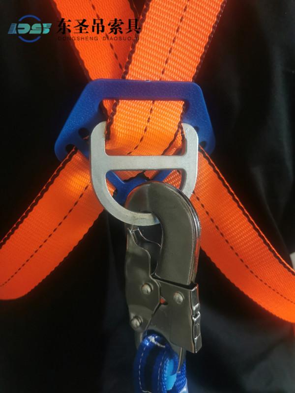 防墜器搭配安全帶